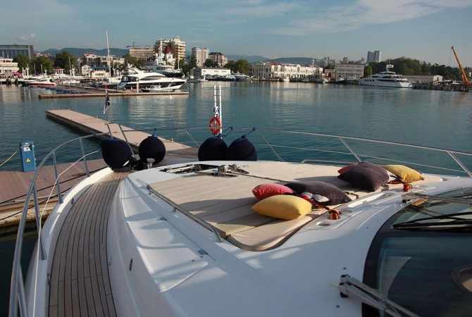 Яхта Sunseeker 72