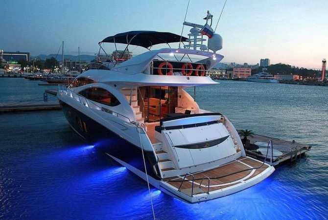 Яхта Sunseeker 72