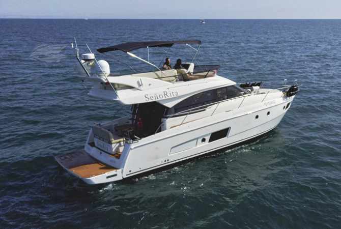 Яхта Bavaria 420