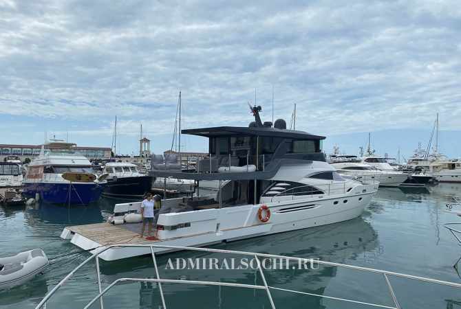 Яхта Fairline 58