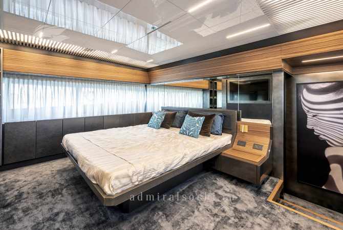 Яхта Ferretti 92